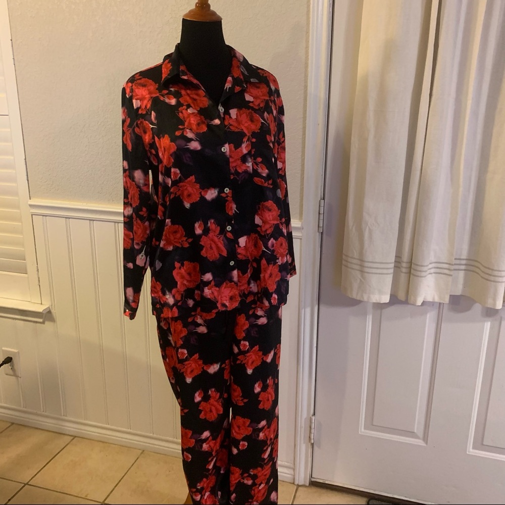 Victoria’s Secret two piece pajamas,bottom/top,long shelves, silky,but not silk!